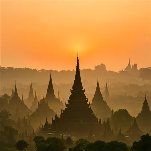 缅甸旅游宝藏大揭秘：大金塔的耀眼光芒、茵莱湖的神秘魅力和蒲甘的璀璨佛塔